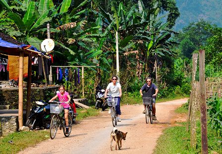 Go around Pac Ngoi village by a bicycle to explore the authenticity.