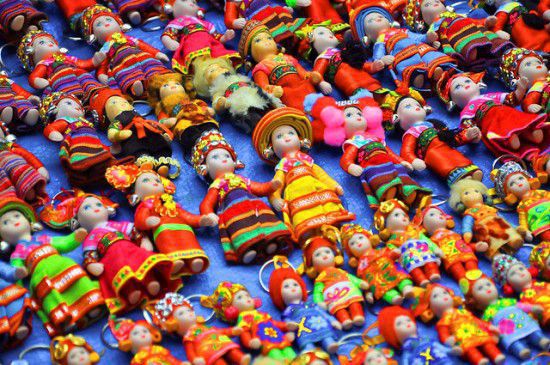 dolls-selling-in-Can-Cau-market