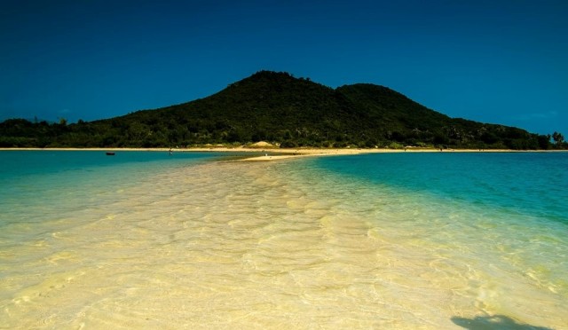 The road lies below the sea level in Van Phong Bay, Nha Trang