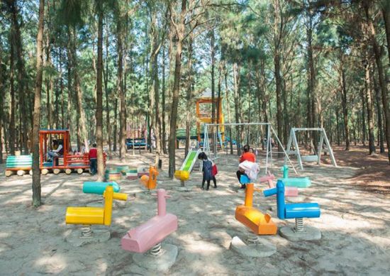 the-colorful-playground-in-flamingo-dai-lai-resort