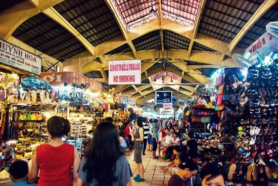 inside Ben Thanh market