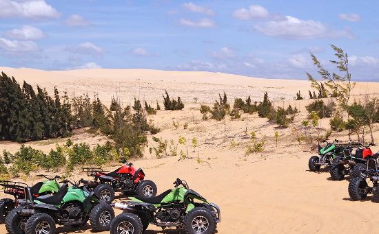 Experience motor-gliding in The White Sand Dune is one of top things to do in Mui Ne