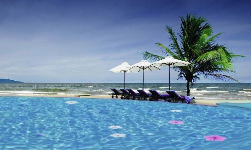 It is really perfect for who love romance and privacy, Non Nuoc beach is covered by high-end resorts.