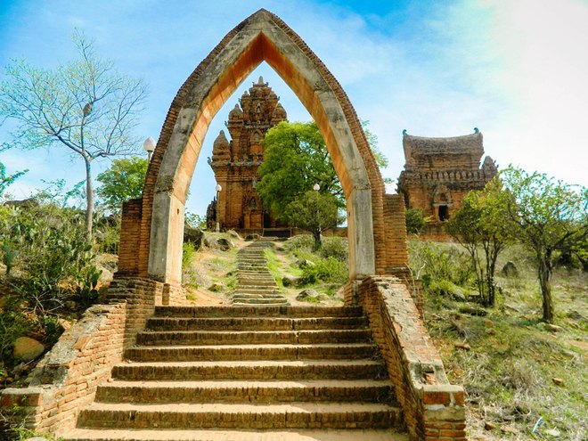 Greeting entrance of Poklong Garai