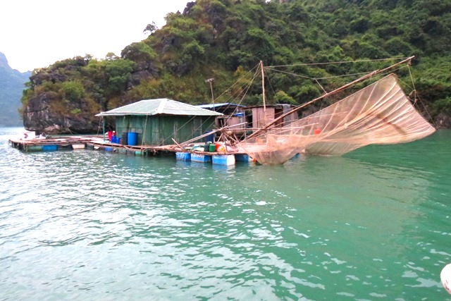 the unique floating house in Rang Dua area