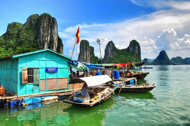 Vung Vieng fishing village in Halong