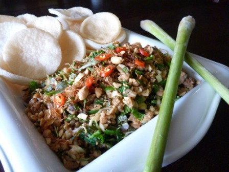 Rice with oyster is one of the most famous dishes of Hue.