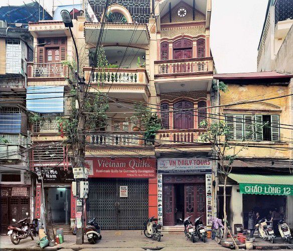 In 2009, many houses in modern architecture have appeared on Hang Tre Street.