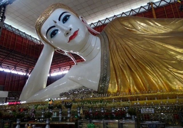 Located in Yangon, Chaukhtatgyi Pagoda is very famous with its 75m reclining Buddha Statue