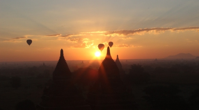Balloon excursion in Bagan will take you fly over the thousands of pagodas