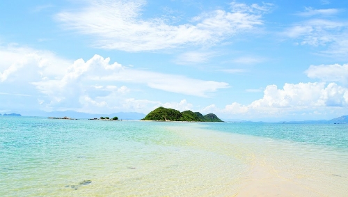 the unique winding road that is below sea water in Diep Son, Nha Trang