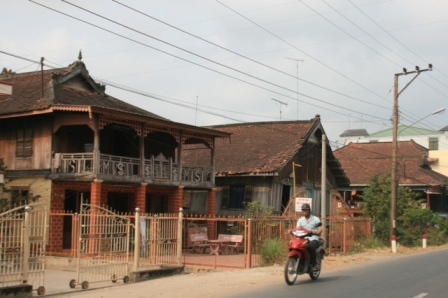 the peculiar architecture in Chau Giang Cham village