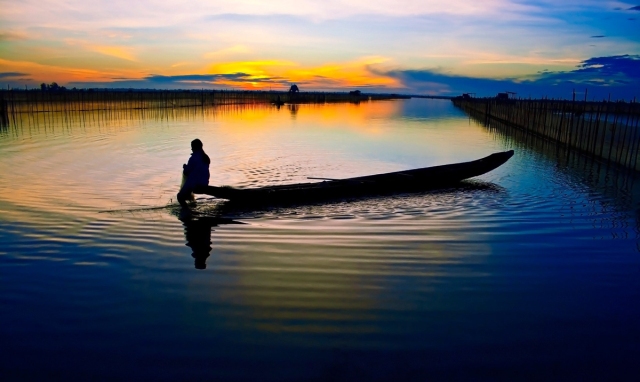 Bewitching imagine of Tam Giang Lagoon in the sunset