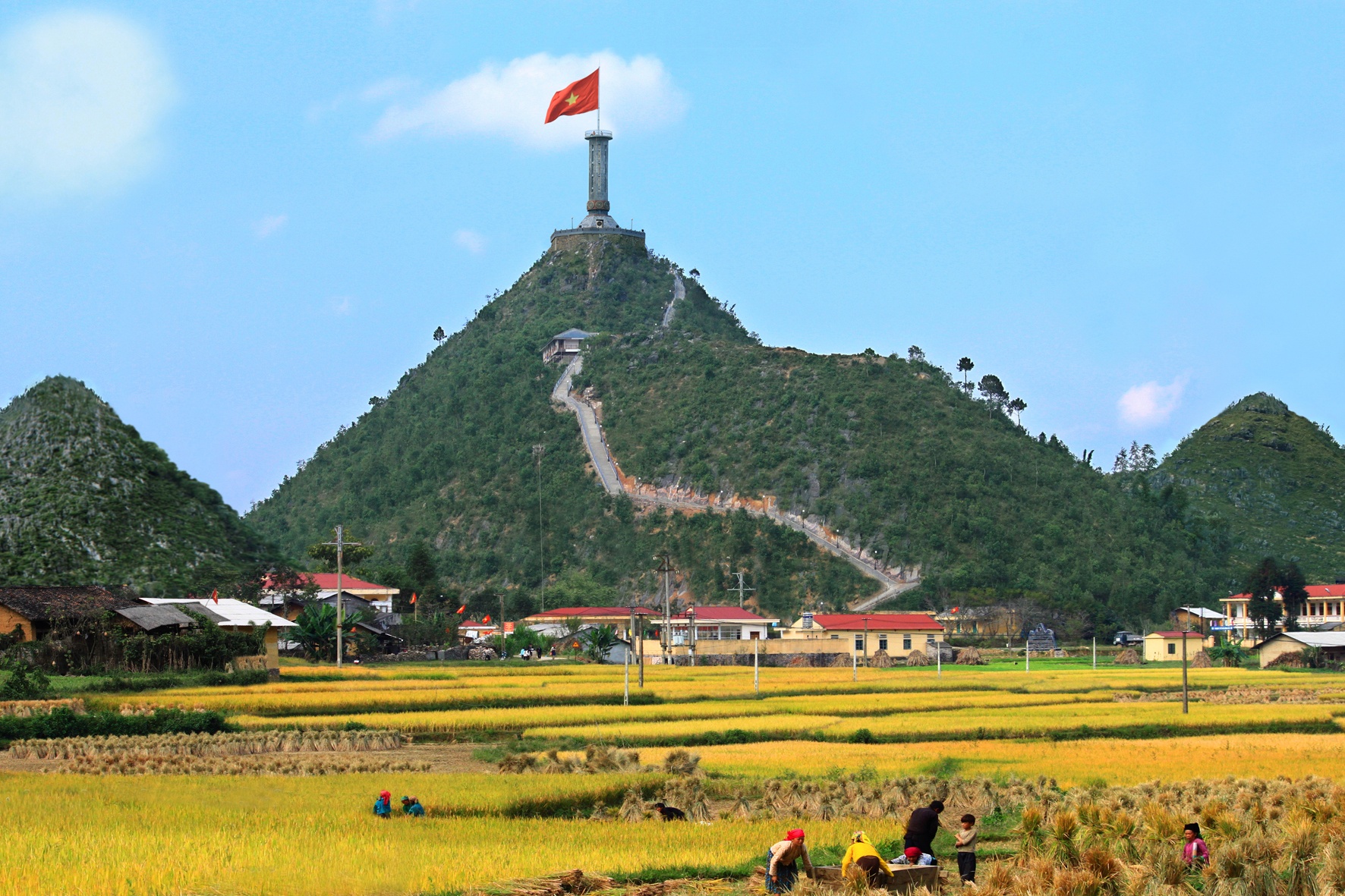 Lung Cu flagpole is the first place in Vietnam's map