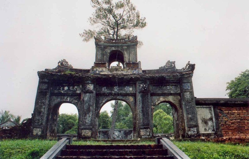 Ho Quyen Voi Re area is usually visited by travelers who leave from Thuy Bieu to return to Citadel