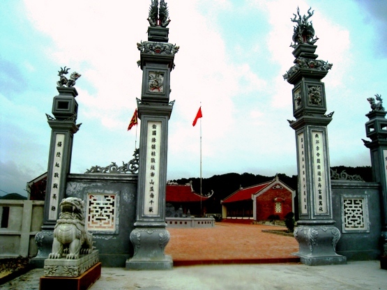 Tran Khanh Du temple is where worship the heroic feats