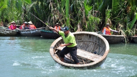 Performing with a basket boat for visitors to see in Bay Mau palm forest
